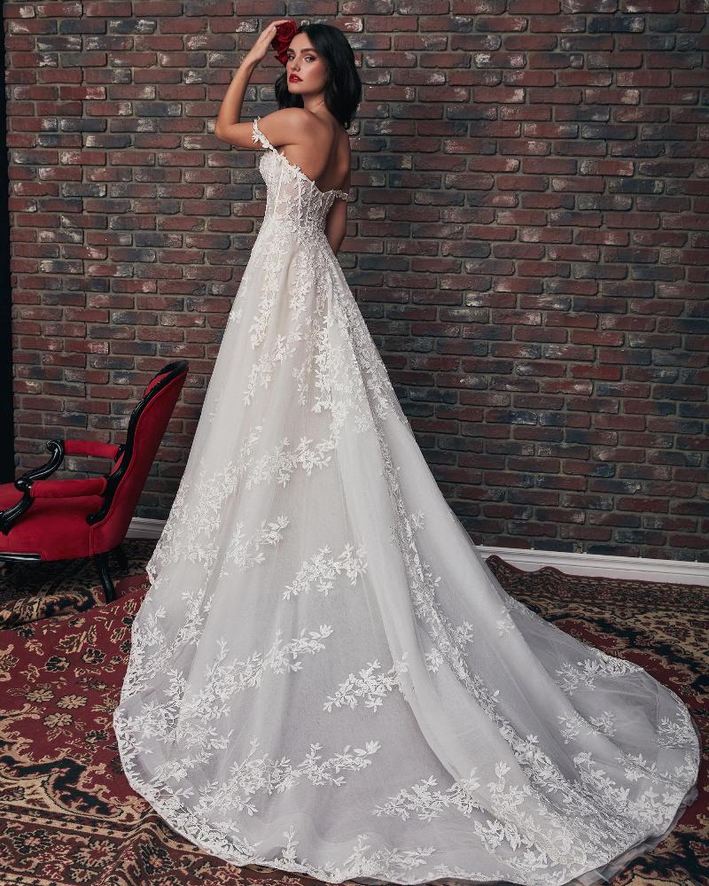 121226 strapless or off the shoulder wedding dress with pockets and a line silhouette2